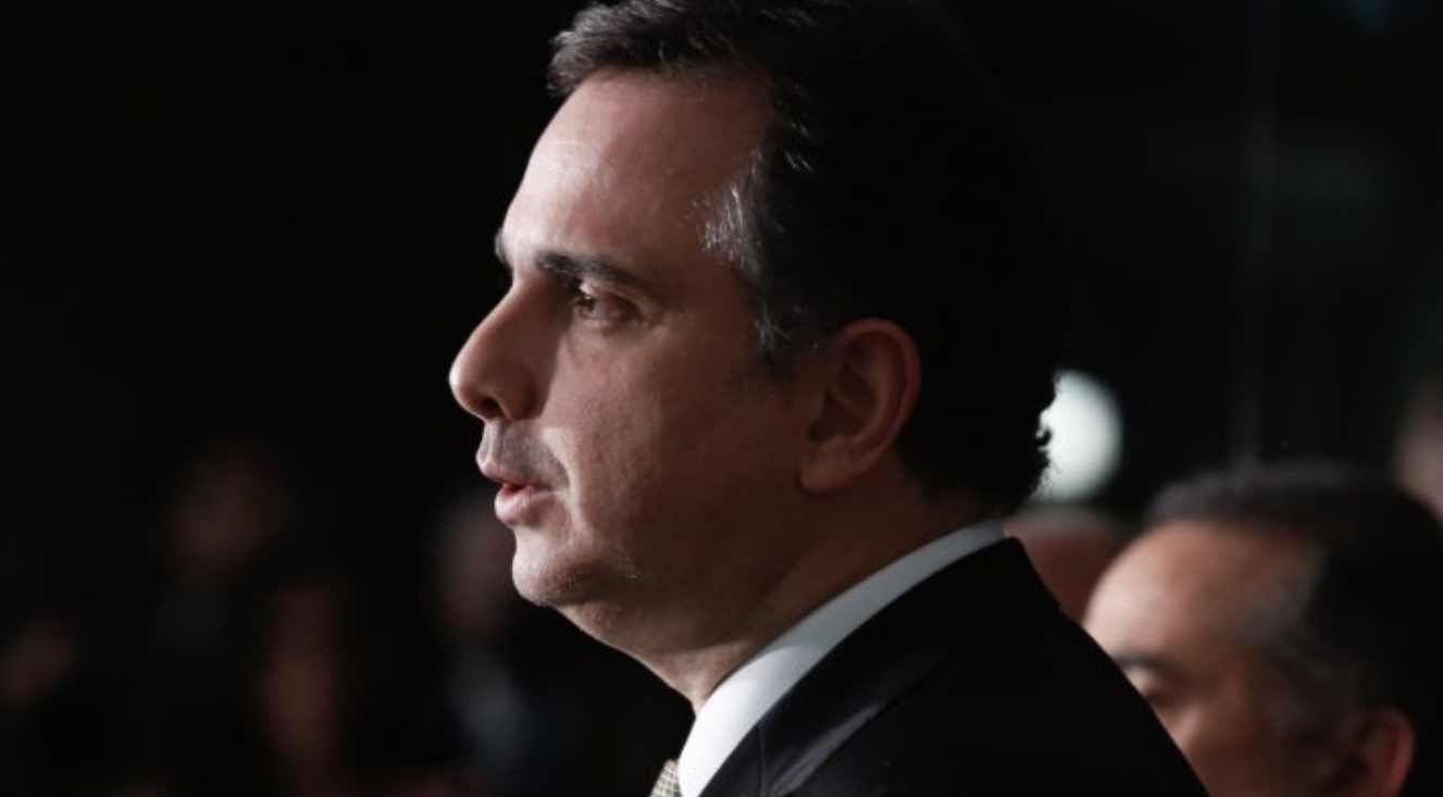 Bola simulando cabeça de Bolsonaro não justifica inquérito, diz MP